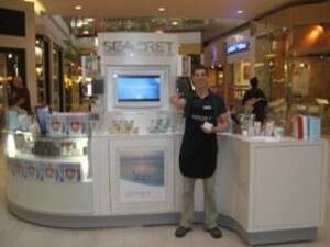 המלך הבלתי מעורער - תחום המכירות. מוכר בקניון בחו המלך הבלתי מעורער - תחום המכירות. מוכר בקניון בחו