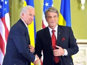 ביידן עם יושצ'נקו. ביידן עם יושצ'נקו.