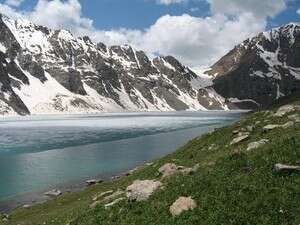 האגם האלפיני השני בגודלו. אגם איסיק קול בקירגיסטן האגם האלפיני השני בגודלו. אגם איסיק קול בקירגיסטן