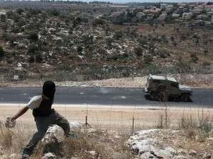 כביש גוש עציון-חברון הפך למוקד קבוע ליידוי אבנים כביש גוש עציון-חברון הפך למוקד קבוע ליידוי אבנים