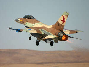 מבקשים לסרב לתקיפה. F-16 בפעולה מבקשים לסרב לתקיפה. F-16 בפעולה