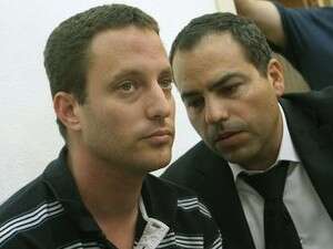 אסף גולדרינג (משמאל) עם עורך דינו, בחודש שעבר. אסף גולדרינג (משמאל) עם עורך דינו, בחודש שעבר.