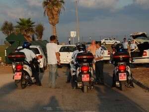 כוחות משטרה בזירת הרצח בתל ברוך כוחות משטרה בזירת הרצח בתל ברוך