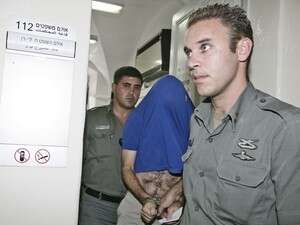 חשוד מובא למעצר חשוד מובא למעצר