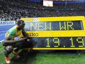 אוסיין בולט עם שיא העולם ב-200. אוסיין בולט עם שיא העולם ב-200.