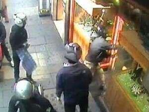 השודדים בחנות היהלומים בלונדון. השודדים בחנות היהלומים בלונדון.