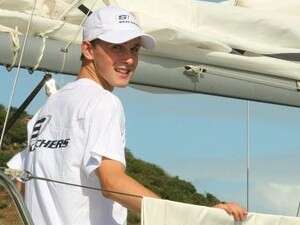 מייק פרהם על היאכטה כשהיה בן 14. מייק פרהם על היאכטה כשהיה בן 14.