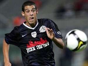 טל בן חיים דוהר קדימה. הים קרוב טל בן חיים דוהר קדימה. הים קרוב