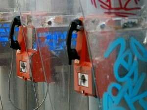 טלפון ציבורי, בזק דיללה מאוד את האוכלוסייה שלהם. 140 שיחות ב-60 שקל טלפון ציבורי, בזק דיללה מאוד את האוכלוסייה שלהם. 140 שיחות ב-60 שקל