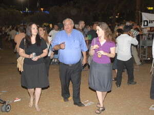 שלושת הטנורים. רחלי רוטנר, שאול יהלום וצביה בלום בפסטיבל ''לאכול כשר'' שלושת הטנורים. רחלי רוטנר, שאול יהלום וצביה בלום בפסטיבל ''לאכול כשר''