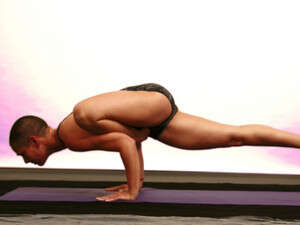 להרחיב ולשבור תפישות גוף קונבנציונליות. ענת צחור בפעולה להרחיב ולשבור תפישות גוף קונבנציונליות. ענת צחור בפעולה