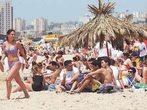 80 מקרי הרעלת אלכוהול בשבוע אחד. צעירים בחוף הים בחיפה. 80 מקרי הרעלת אלכוהול בשבוע אחד. צעירים בחוף הים בחיפה.