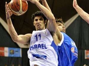 גארדים ופורוורדים יש. עכשיו צריך עוד סנטר גארדים ופורוורדים יש. עכשיו צריך עוד סנטר