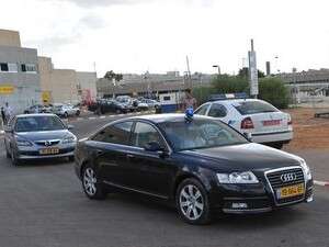 שיירת הנשיא פרס עוזבת את המרכז הרפואי שיבא, הבוקר. שיירת הנשיא פרס עוזבת את המרכז הרפואי שיבא, הבוקר.