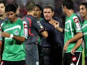 גוטמן נפרד ממשיח, במשחק בבלומפילד. גוטמן נפרד ממשיח, במשחק בבלומפילד.