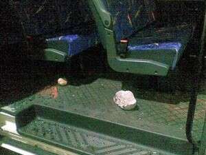 רכב חברת חשמל שנרגם באבנים במהלך יום כיפור. רכב חברת חשמל שנרגם באבנים במהלך יום כיפור.