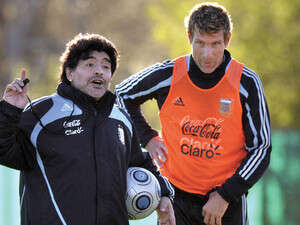 מראדונה באימון הנבחרת, בלחץ? מראדונה באימון הנבחרת, בלחץ?