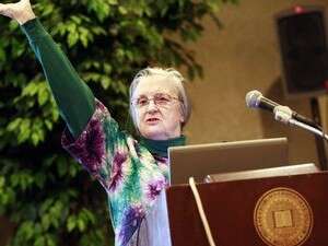 אלינור אוסטרום, זוכת פרס נובל בכלכלה. אלינור אוסטרום, זוכת פרס נובל בכלכלה.