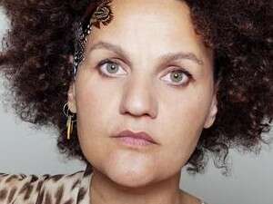 �������