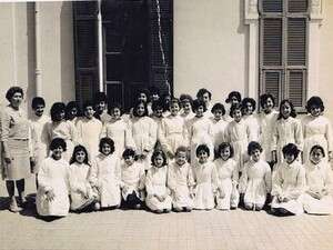 התמונה המשותפת. חג'ג' עומדת שמינית משמאל ודבוש עומדת תשיעית מימין התמונה המשותפת. חג'ג' עומדת שמינית משמאל ודבוש עומדת תשיעית מימין