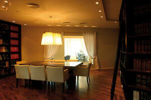 ספרייה וחדר ישיבות משני ספרייה וחדר ישיבות משני