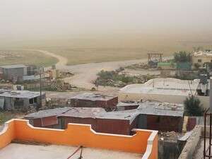 כפר בדואי בנגב. השומר נמצא רוב הזמן בביתו כפר בדואי בנגב. השומר נמצא רוב הזמן בביתו