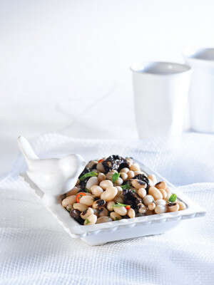 סלט שעועית, עשבי תיבול וזיתים סלט שעועית, עשבי תיבול וזיתים