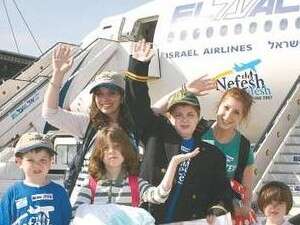 עולים חדשים מגיעים במטוס אל על עולים חדשים מגיעים במטוס אל על