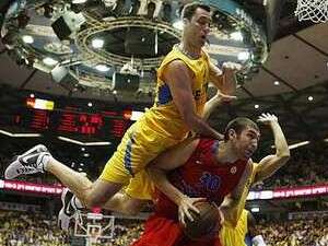 צ'אק איידסון מעל דימטרי סוקולוב, הערב בנוקיה צ'אק איידסון מעל דימטרי סוקולוב, הערב בנוקיה