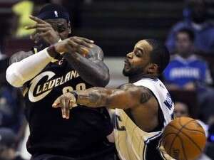 נלסון מנסה להפריע ללברון ג'יימס, הלילה נלסון מנסה להפריע ללברון ג'יימס, הלילה