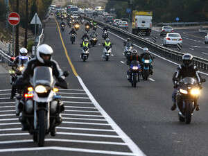 רוכבי אופנועים במחלף חמד רוכבי אופנועים במחלף חמד