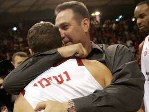 מקבל חיבוק מגודס. ווינר מקבל חיבוק מגודס. ווינר