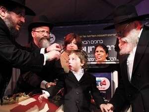 מוישי הולצברג בטקס החאלקה מוישי הולצברג בטקס החאלקה