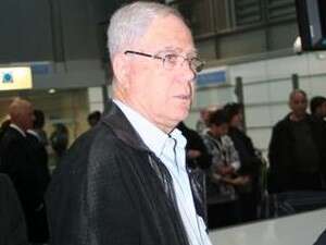 יעקב שחר. ממשיך לפרגן לשחקנים יעקב שחר. ממשיך לפרגן לשחקנים