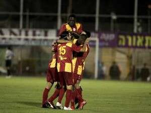 שחקני אשדוד חוגגים שחקני אשדוד חוגגים