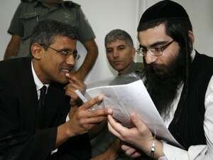אליאור חן וסנגורו בבית המשפט המחוזי בירושלים אליאור חן וסנגורו בבית המשפט המחוזי בירושלים
