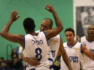 סטיל חוגג עם בלצ'ר סטיל חוגג עם בלצ'ר