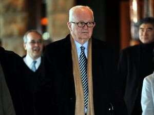 סטיבן בוסוורת' בדרכו לקוריאה הצפונית. סטיבן בוסוורת' בדרכו לקוריאה הצפונית.