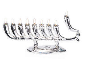 חנוכיית כסף מבית הצורפים חנוכיית כסף מבית הצורפים