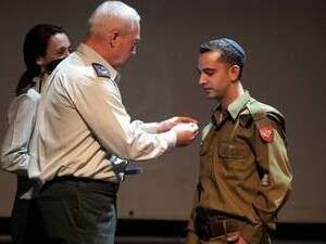 יואב גלנט,אלוף פיקוד הדרום,מעניק צל''ש יואב גלנט,אלוף פיקוד הדרום,מעניק צל''ש