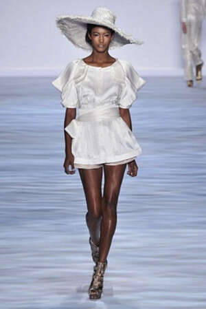 בשביל לעשות בגדים צריך למכור את הספר בשביל לעשות בגדים צריך למכור את הספר