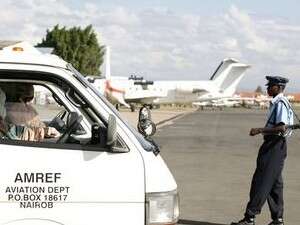 שוטר בשדה התעופה במוגדישו. שוטר בשדה התעופה במוגדישו.