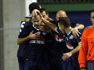 שחקני מכבי פ''ת חוגגים שער שחקני מכבי פ''ת חוגגים שער