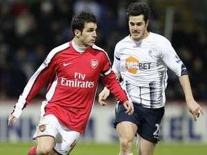 תמיר כהן מנסה לעצור את פאברגאס תמיר כהן מנסה לעצור את פאברגאס