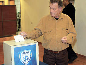 ירון דודו מצביע בבחירות להתאחדות ירון דודו מצביע בבחירות להתאחדות
