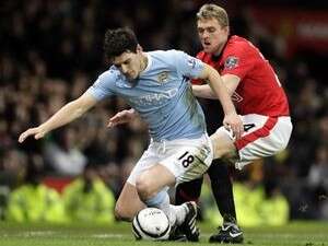 פלטשר משגיח על בארי, הערב במנצ'סטר פלטשר משגיח על בארי, הערב במנצ'סטר