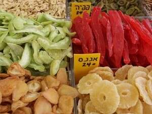 פירות יבשים. לפני האוכל, כדי לבדוק מה יש בפנים פירות יבשים. לפני האוכל, כדי לבדוק מה יש בפנים