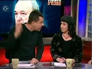 ארי שביט צועק על יפעת ארליך במהלך הקלטת תוכנית הטלויזיה מועצת החכמים ארי שביט צועק על יפעת ארליך במהלך הקלטת תוכנית הטלויזיה מועצת החכמים