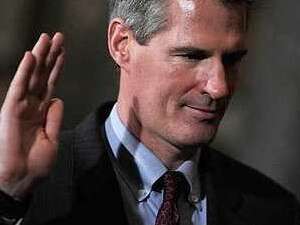 הסנאטור הרפובליקני סקוט בראון מושבע לתפקידו הסנאטור הרפובליקני סקוט בראון מושבע לתפקידו