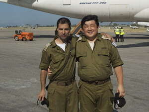 דוקטור יבגני לי (מימין) דוקטור יבגני לי (מימין)